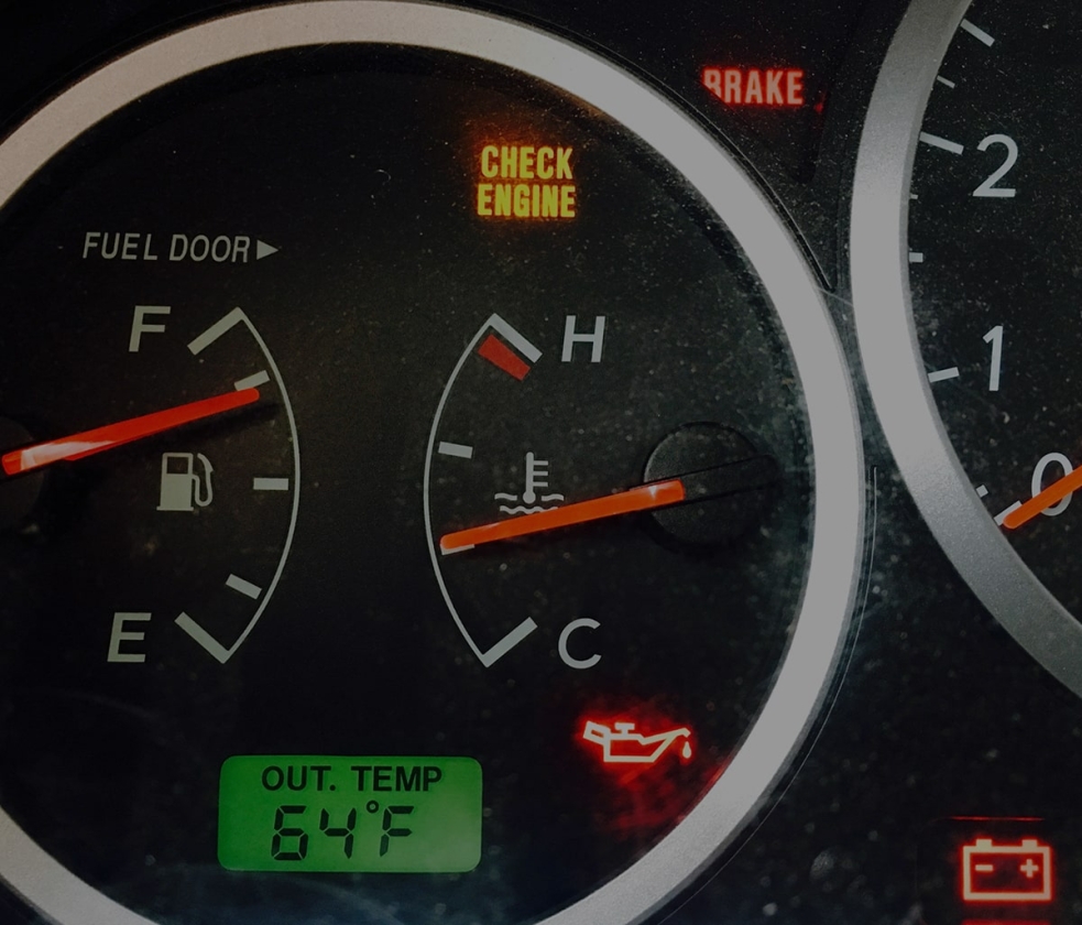 oil-light-on-in-a-car.jpg